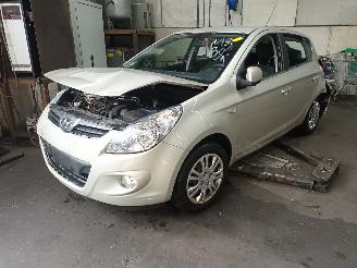 Auto da rottamare Hyundai I-20 i20 Hatchback 1.2i 16V (G4LA) [57kW]  (09-2008/12-2012) 2010/2