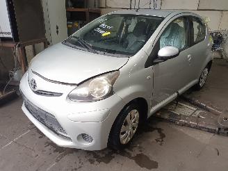 demontáž osobní automobily Toyota Aygo Aygo (B10) Hatchback 1.0 12V VVT-i (1KR-FE) [50kW]  (07-2005/05-2014) 2012/5