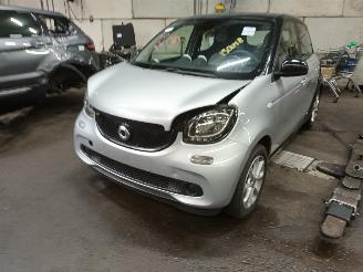 Uttjänta bilar auto Smart Forfour Forfour (453) Hatchback 5-drs 1.0 12V (M281.920) [52kW]  (07-2014/...)= 2015/10