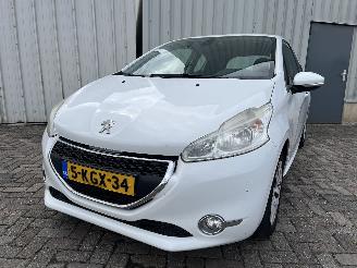 krockskadad bil auto Peugeot 208 208 I (CA/CC/CK/CL) Hatchback 1.2 Vti 12V PureTech 82 (EB2F(HMZ)) [60k=
W]  (03-2012/12-2019) 2013/4