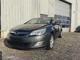 skadebil auto Opel Astra Astra J (PC6/PD6/PE6/PF6) Hatchback 5-drs 2.0 CDTI 16V 160 Ecotec (A20=
DTH) [118kW]  (12-2009/05-2011) 2010/5