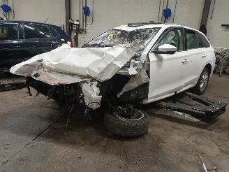 Salvage car Skoda Octavia Octavia Combi (NXAC) Combi 5-drs 1.5 TSI e-TEC 16V (DFYA) [110kW]  (11=
-2020/...) 2023/5
