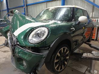 Uttjänta bilar auto Mini Mini Mini (F55) Hatchback 5-drs 1.5 12V Cooper (B38A15A) [100kW]  (09-2013/=
=2E..) 2016/7