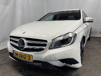 Voiture accidenté Mercedes A-klasse A (W176) Hatchback 1.6 A-180 16V (M270.910) [90kW]  (09-2012/05-2018) 2012/11