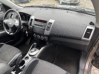 Mitsubishi Outlander Outlander (CW) SUV 2.0 16V 4x2 (4B11) [108kW]  (11-2006/11-2012) picture 11