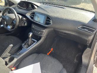 Peugeot 308 308 (L3/L8/LB/LH/LP) Hatchback 5-drs 1.2 12V VTi PureTech 82 (EB2F(HMZ=
)) [60kW]  (09-2013/06-2021) picture 12