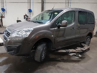 Vrakbiler auto Peugeot Partner Partner Tepee (7A/B/C/D/E/F/G/J/P/S) MPV 1.6 16V Phase 1 (TU5JP4(NFU))=
 [80kW]  (04-2008/02-2012) 2010/2