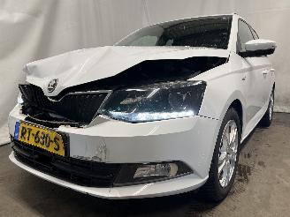 krockskadad bil auto Skoda Fabia Fabia III Combi (NJ5) Combi 5-drs 1.0 12V Greentech (CHYB) [55kW]  (10=
-2014/12-2022) 2018/4