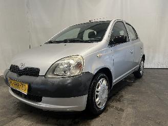 Vaurioauto  passenger cars Toyota Yaris Yaris (P1) Hatchback 1.0 16V VVT-i (1SZFE) [50kW]  (04-1999/09-2005) 2001/10