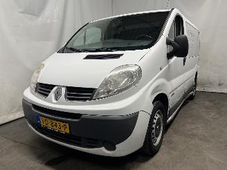 Damaged car Renault Trafic Trafic New (FL) Van 2.0 dCi 16V 115 (M9R-692(M9R-F6)) [84kW]  (08-2006=
/06-2014) 2013/5