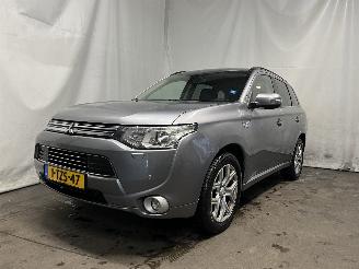 Voiture accidenté Mitsubishi Outlander Outlander (GF/GG) SUV 2.0 16V PHEV 4x4 (S61) [147kW]  (01-2014/12-2021=
) 2014/6