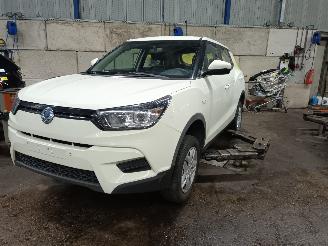 Sloopauto Ssang yong Tivoli Tivoli SUV 1.6 e-XGi 16V 2WD (173.910) [94kW]  (04-2015/...) 2015