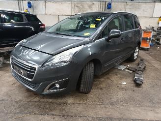 Vrakbiler auto Peugeot 5008 5008 I (0A/0E) MPV 1.2 12V e-THP PureTech 130 (EB2DTS(HNY)) [96kW]  (0=
1-2015/03-2017) 2017/1