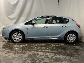 Opel Astra Astra J (PC6/PD6/PE6/PF6) Hatchback 5-drs 1.6 16V (A16XER(Euro 5)) [85=
kW]  (12-2009/10-2015) picture 4