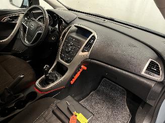 Opel Astra Astra J (PC6/PD6/PE6/PF6) Hatchback 5-drs 1.6 16V (A16XER(Euro 5)) [85=
kW]  (12-2009/10-2015) picture 17