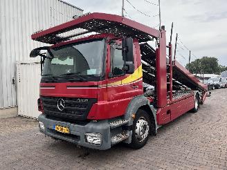 krockskadad bil vrachtwagen Mercedes Axor Autotransport 5 Lader Met Lier 2008/10