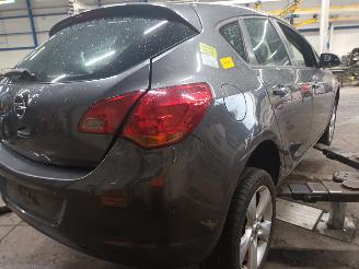 Opel Astra Astra J (PC6/PD6/PE6/PF6) Hatchback 5-drs 1.6 16V (B16XER(Euro 6)) [85=
kW]  (12-2009/10-2015) picture 3