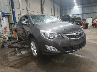 Opel Astra Astra J (PC6/PD6/PE6/PF6) Hatchback 5-drs 1.6 16V (B16XER(Euro 6)) [85=
kW]  (12-2009/10-2015) picture 2