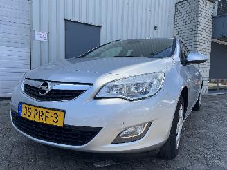 Voiture accidenté Opel Astra Astra J Sports Tourer (PD8/PE8/PF8) Combi 1.4 16V ecoFLEX (A14XER(Euro=
 5)) [74kW]  (10-2010/10-2015) 2011/3