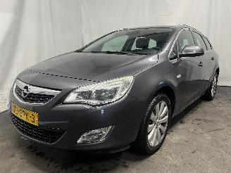 Auto incidentate Opel Astra Astra J Sports Tourer (PD8/PE8/PF8) Combi 1.4 16V ecoFLEX (A14XER(Euro=
 5)) [74kW]  (10-2010/10-2015) 2011/11