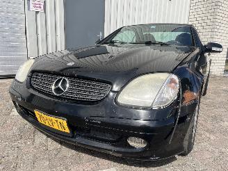 Auto da rottamare Mercedes SLK SLK (R170) Cabrio 2.0 200 16V (M111.946) [100kW]  (09-1996/03-2000) 2001/8