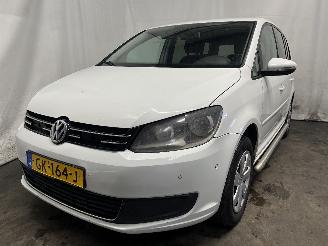 Damaged car Volkswagen Touran Touran (1T3) MPV 2.0 TDI 16V 140 (CFHC) [103kW]  (05-2010/05-2015) 2015/9