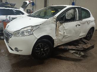 Vrakbiler auto Peugeot 208 208 I (CA/CC/CK/CL) Hatchback 1.2 Vti 12V PureTech 82 (EB2F(HMZ)) [60k=
W]  (03-2012/12-2019) 2013/7