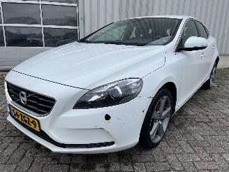 skadebil auto Volvo V-40 V40 (MV) Hatchback 5-drs 1.6 T3 GTDi 16V (B4164T3(Euro 5)) [110kW]  (0=
3-2012/12-2016) 2012/11