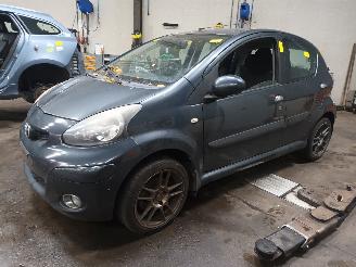 demontáž osobní automobily Toyota Aygo Aygo (B10) Hatchback 1.0 12V VVT-i (1KR-FE) [50kW]  (07-2005/05-2014) 2010/6