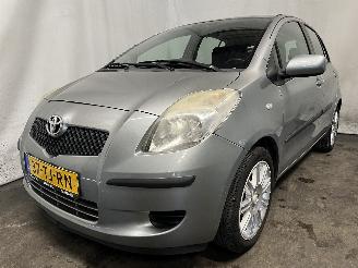 Vaurioauto  passenger cars Toyota Yaris Yaris II (P9) Hatchback 1.3 16V VVT-i (2SZFE) [64kW]  (08-2005/11-2010=
) 2006/9