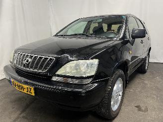 Damaged car Lexus RX RX (MCU15) SUV 300 V6 24V VVT-i (1MZ-FE) [148kW]  (10-2000/05-2003) 2002/1