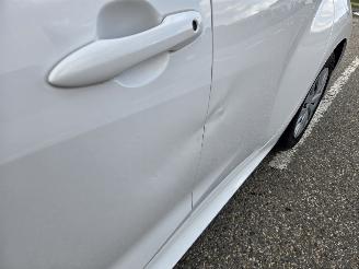 Toyota Yaris Hybrid picture 10