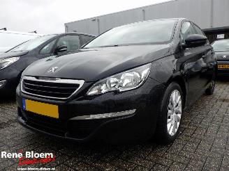 krockskadad bil auto Peugeot 308 1.6 Blue HDI 120pk 2014/11