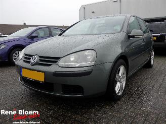 Vaurioauto  passenger cars Volkswagen Golf 1.6 FSI Trendline 2004/4