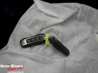 Porsche Taycan 4S 93kwh Full Option 570pk picture 20