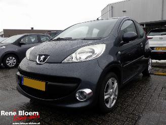 Vaurioauto  passenger cars Peugeot 107 1.0-12V XS 2009/1