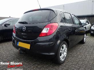 Vaurioauto  passenger cars Opel Corsa 1.4-16V Design Edition 2013/3