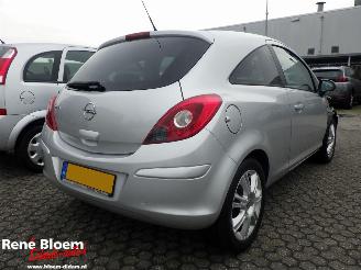 Schadeauto Opel Corsa 1.4 16V 111 Edition 2010/11