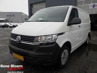 skadebil bedrijf Volkswagen Transporter 2.0 TDI L1H1 2022/10