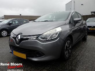 Damaged car Renault Clio 0.9 TCE Expression 5drs Navi 2014/7