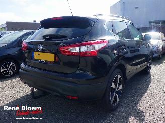 Damaged car Nissan Qashqai 1.2 n-Connecta Automaat Navi 2017/8