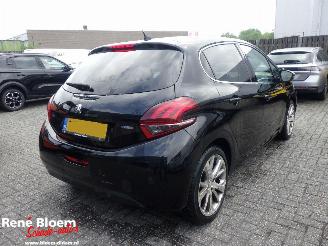 uszkodzony samochody osobowe Peugeot 208 1.2 Pure Tech Allure 110pk 2017/3