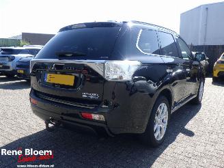 Damaged car Mitsubishi Outlander 2.0 PHEV Instyle 2013/12