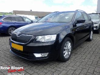 Voiture accidenté Skoda Octavia Combi 1.6 TDI Greentech 110pk Ambition 2016/9