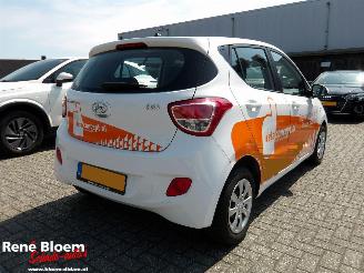 damaged passenger cars Hyundai I-10 1.0i i-Motion Comfort 5drs 2016/8