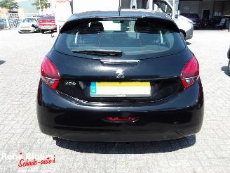 Peugeot 208 1.2 PureTech Active picture 3