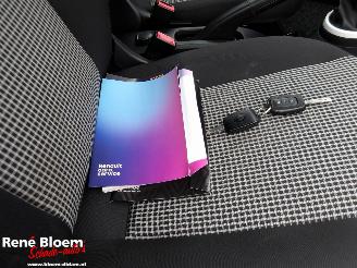 Renault Twingo 1.0 SCe Authentique picture 11