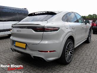 Vaurioauto  passenger cars Porsche Cayenne E-HYBRID 3.0 Coupé Full Option 2022/2