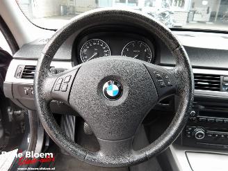 BMW 3-serie 318i Touring picture 16
