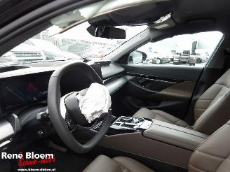 BMW 5-serie 530e picture 14